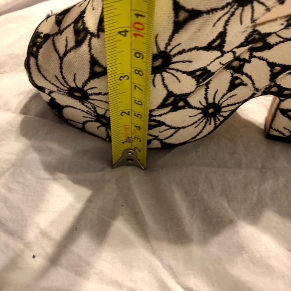 Alice + Olivia Platform Sandals - Picture 3 of 6